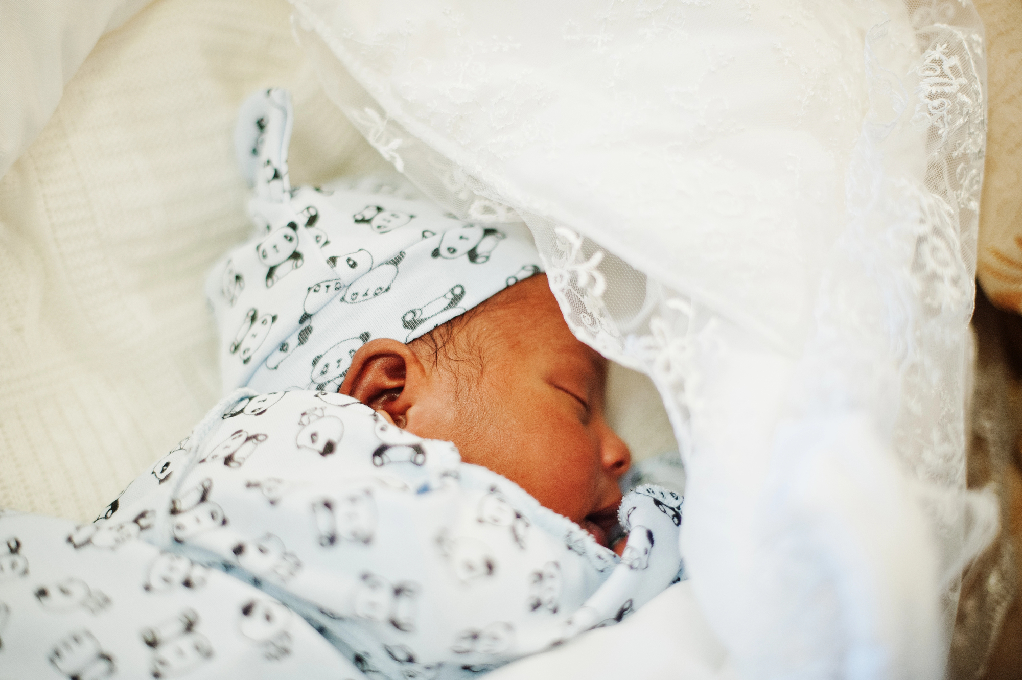 Which medical mistakes cause brain damage during birth? An african american newborn for a story on which medical mistakes cause brain damage during birth?