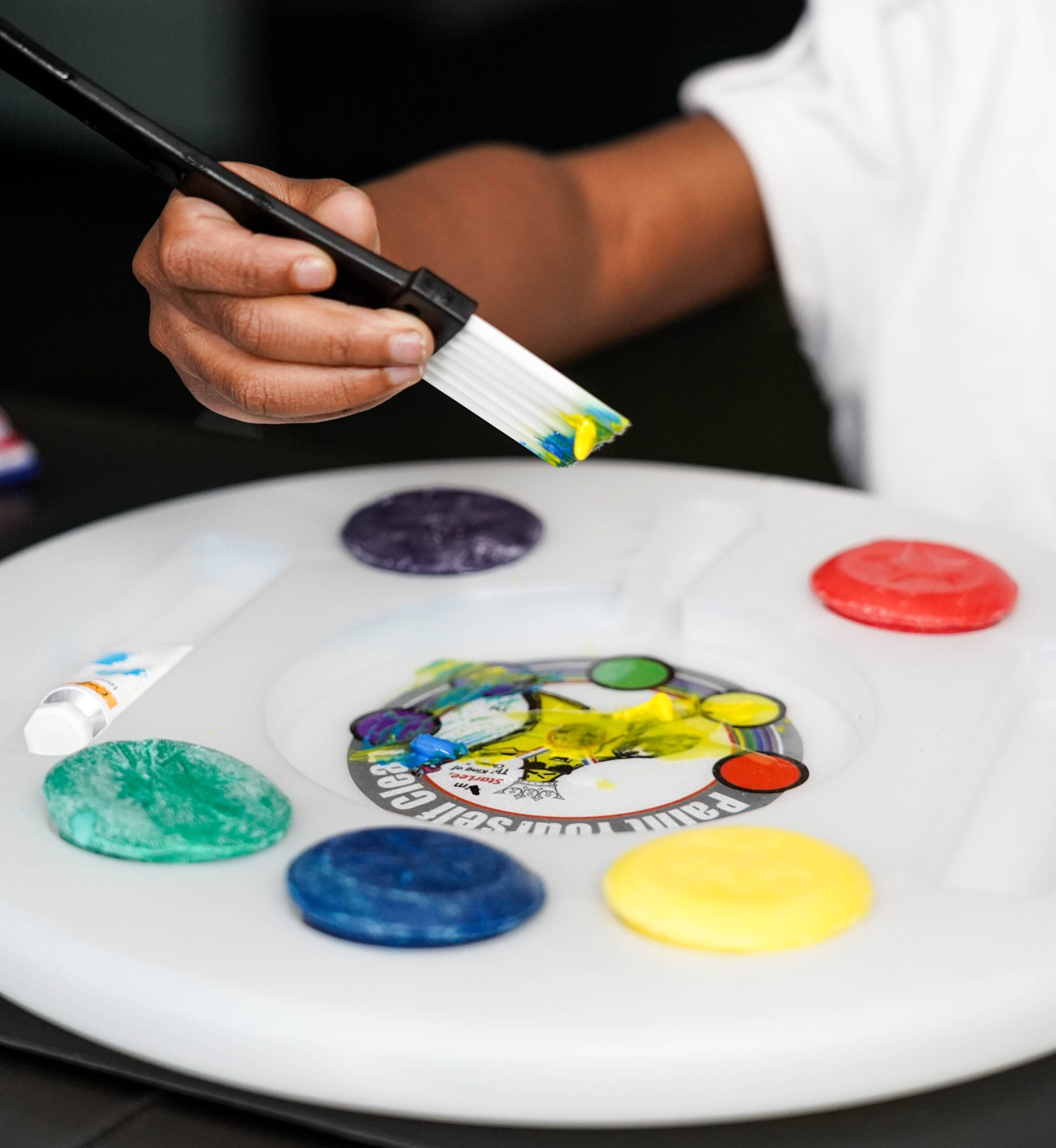 Transform your child's bathtime battles into good clean fun Paint yourself clean at bathtime with this colorful paint set