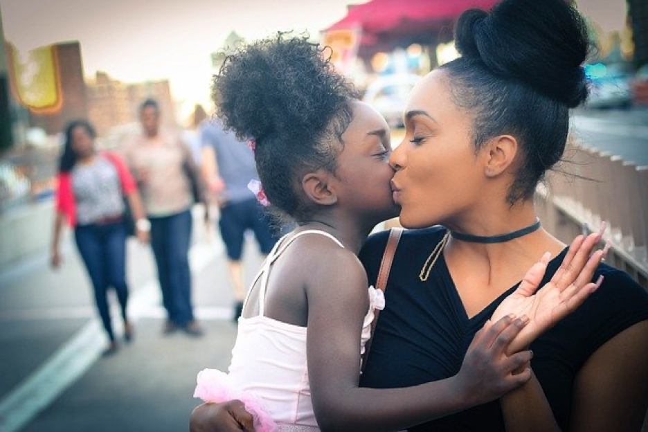 7 travel tips every single parent should know Single parent on successful black parenting magazine